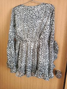 Chic Leopard Print Tunic Top