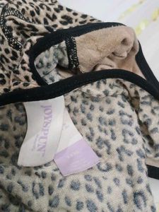 (800)Leopard Print Crop Top