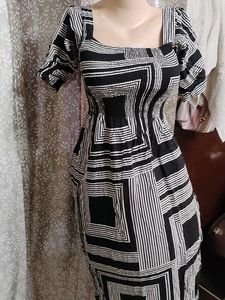 Chic Black &amp; White Geometric Print Midi Dress
