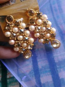 Stunning Pearl and Stone Necklace Set with earring