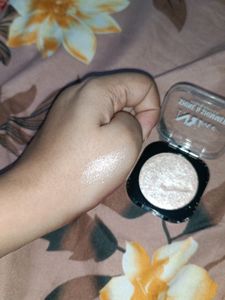 Shimmery Highlighter