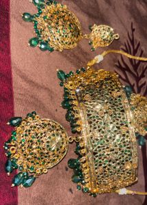 Exquisite Gold &amp; Green Kundan Jewellery Set