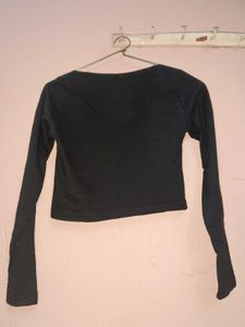 Black Long Sleeve Crop Top