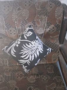 Vintage Black &amp; White Floral Pillow takiya