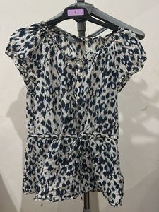 Chic Leopard Print Top