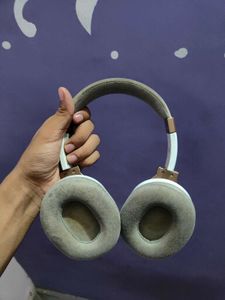 2 pcs Motorola White Over-Ear Headphones