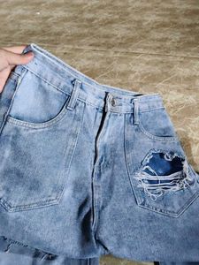 Light Wash Ripped Jeans