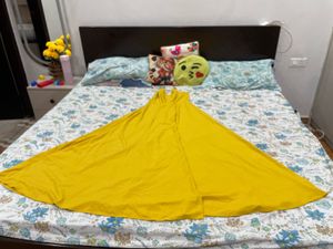 Elegant Yellow Maxi Dress with High Slit