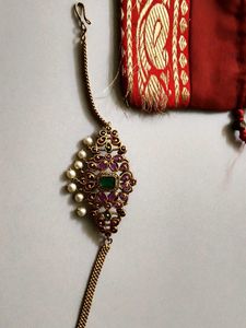 Elegant Maang Tikka with Pearls