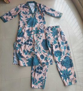 Ahalyaa Elegant Floral Kurta Set with Pants