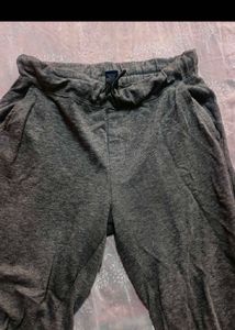 Buy 1 jogger get 3 items free (women
