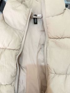 H&amp;M Beige Cropped Puffer Vest