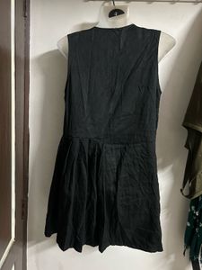Chic Black Sleeveless Button-Up Dress