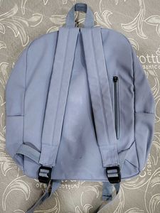 Stylish Two-Tone Backpack for Everyday Use
