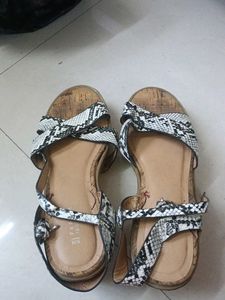Stylish Snake Print Platform Sandals