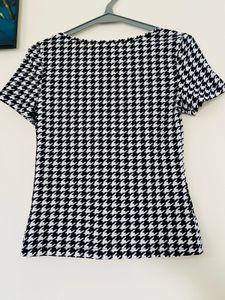 Chic Black &amp; White Houndstooth Top