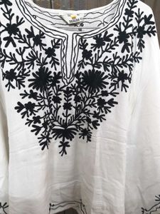 SAAKAA Embroidered White Kaftan Top