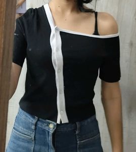 Chic Black &amp; White Top