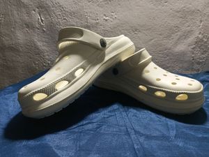 Classic Ivory Crocs Size 9 Unisex