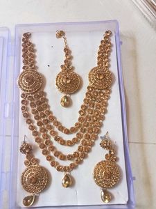 Exquisite Kundan Necklace Set with Earrings