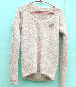Cream Fuzzy V-Neck pullover 🐚🪽