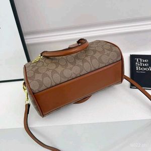 LATEST COACH SPEEDY SHOULDER SLING WITHOUT BOX