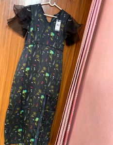 NUSH, Black Dress