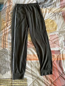 cute olive green sweat pants.