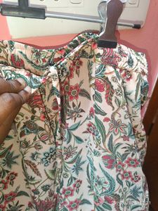 New Unused Xxl Full Flared Print Palazzos