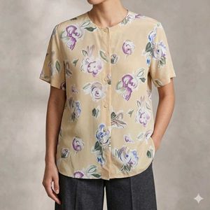 Chic Floral Print Button-Up Blouse