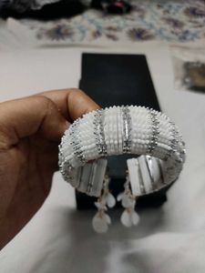 Elegant White &amp; Silver bracelet