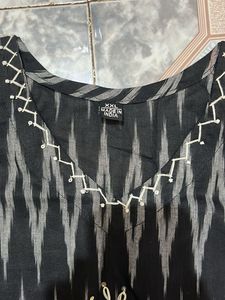 Chic Black &amp; White Ikat Print Kurta