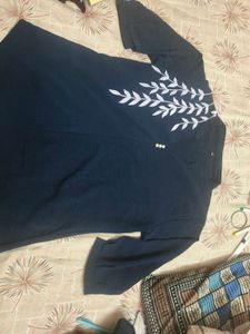 Beautiful Blue leaf print top in xl/XXL size