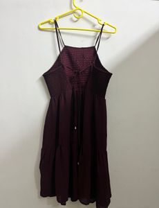 Chic burgundy backless flowy dress
