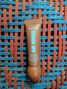 3 lipsticks in lowest price(3 more lippies free)