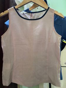 Chic Sleeveless Pink Top