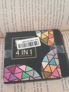 4-in-1 Eyeshadow Palette