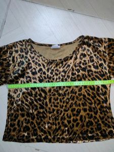 Leopard Print Crop Top🐆🤎Shinny Texture.
