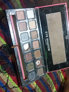 Natural Nudes Eye Shadow Palette