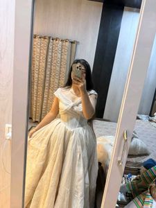 🎀🕊️Elegant Pearl Embellished Gown