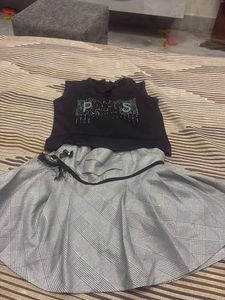 Graphic Print Sleeveless T-Shirt