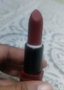 Huda Matte Me Lipstick 💄 (unused)