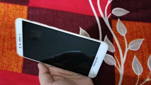 Panasonic eluga arc 2