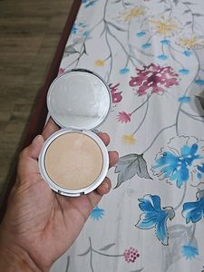 The Balm Mary Loumanizer Highlighter