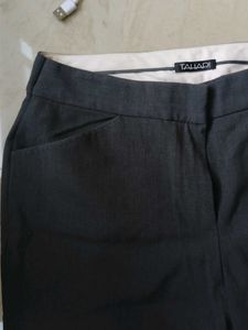 Chic Grey Cropped Pants