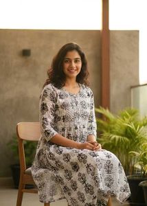 Elegant Floral Print Kurta Set