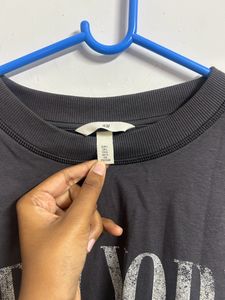 H&amp;M NEWYORK Sweatshirt/ Size: L