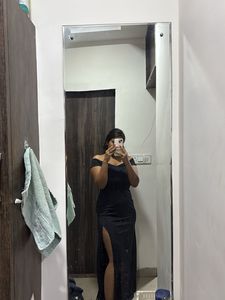 Elegant Off-Shoulder Black Maxi Dress
