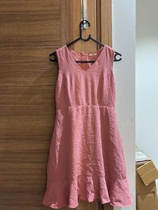 Chic Pink Sleeveless V-Neck Dress