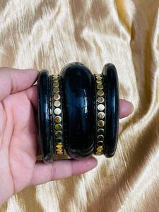 Elegant Black &amp; Gold Bangle Set